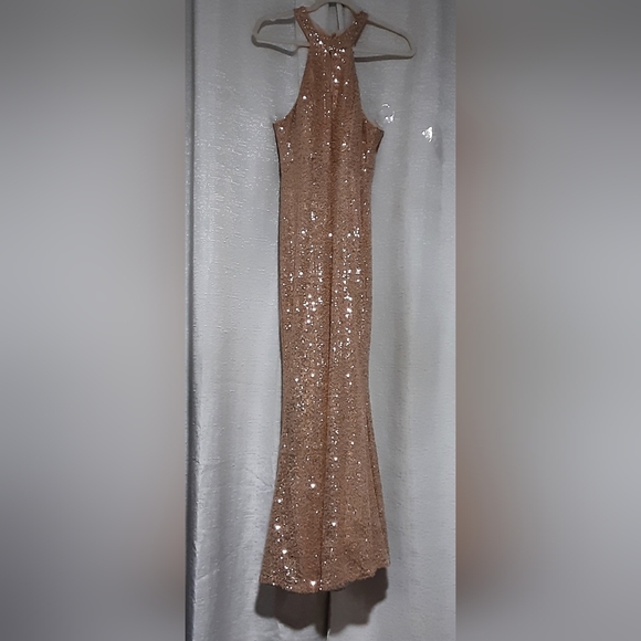 A ARFAR Elegant Sequin Gown Size S. - Picture 4 of 11